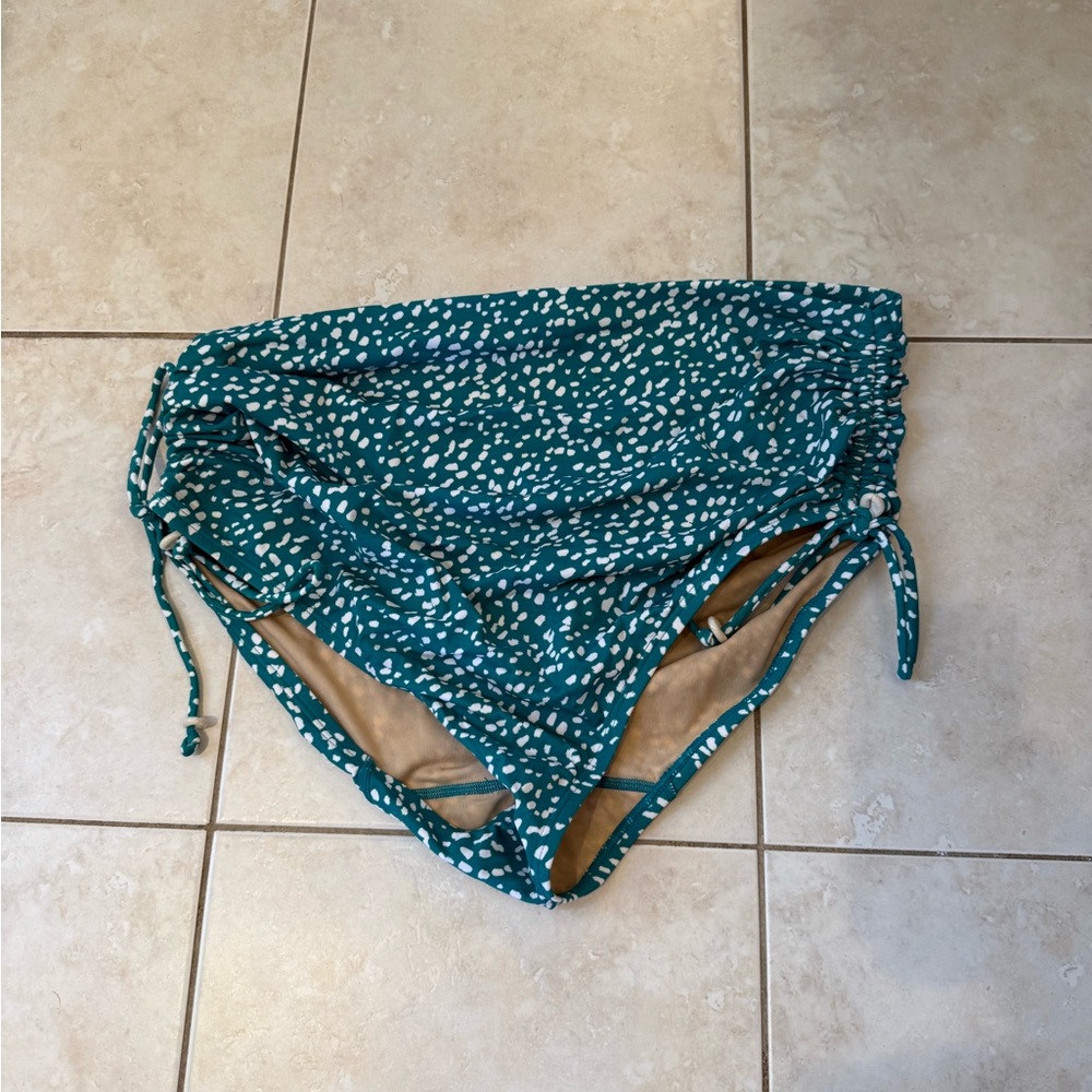 Swim by Cacique size 14‎ bottoms with shell decal